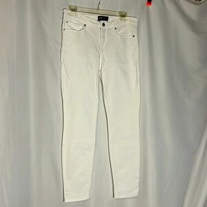 Gap white skinny jeans 6/28 with a 27” inseam